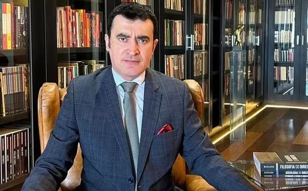 Alysson Mascaro denuncia “indústria do cancelamento”