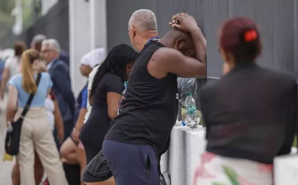 Pessoas lamentam após chacina no Rio de Janeiro - 29/10/2025