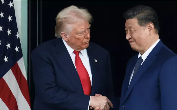 Trump reduz pela metade tarifas sobre importações da China