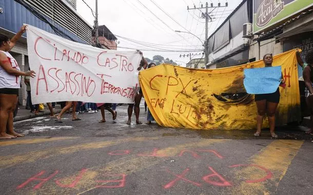 Rio de Janeiro (RJ) - 29/10/2025 - Moradores protestam contra execuçoes policiais na comunidade da Vila da Penha 