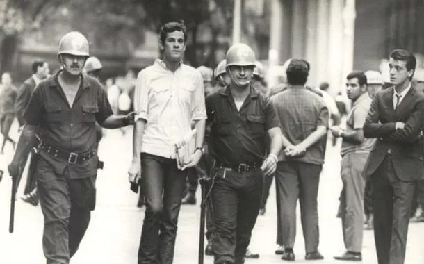 Falando sobre a ditadura para um jovem estudante