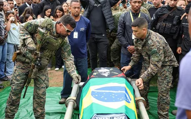 Rio de Janeiro (RJ), 30/10/2025 – Enterro do sargento da Polícia Militar, Heber Carvalho da Fonseca no Cemitério Jardim da Saudade, em Sulacap, no Rio de Janeiro