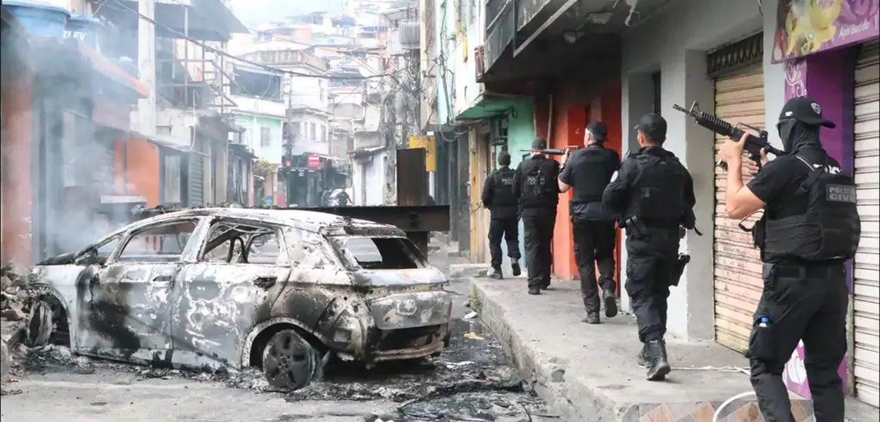 Policiais na zona norte do município do Rio