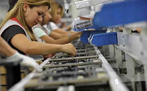 Mulheres ganham 21% menos que homens mesmo com avanço no mercado