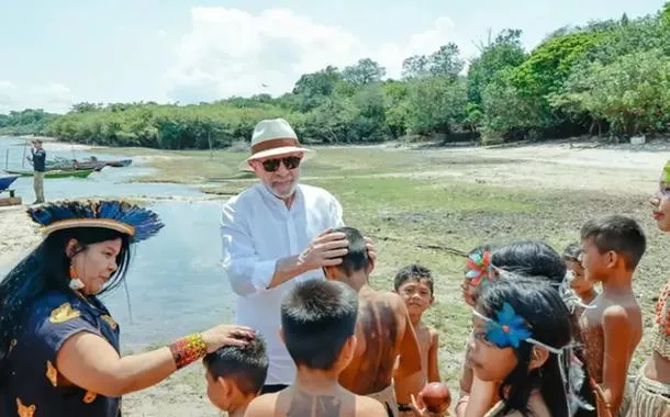 Lula visita aldeia indígena e anuncia energia para 4,3 mil famílias