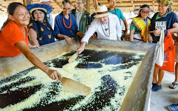 Em visita à Comunidade Jamaraquá (PA), Lula defende sustentação econômica para quem toma conta das florestas