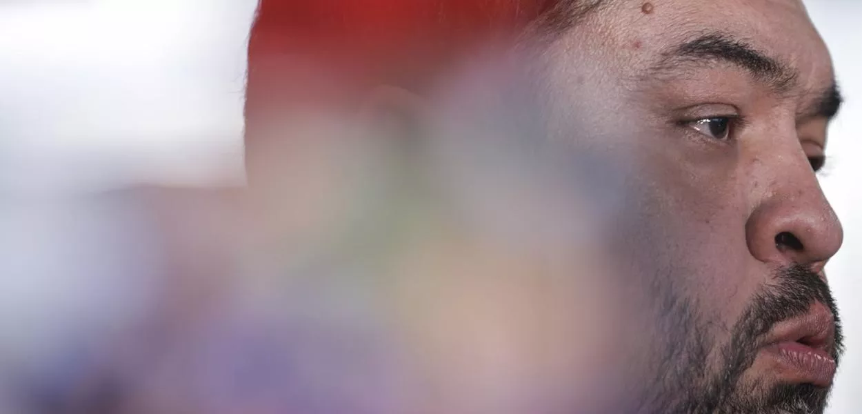 Brasília (DF) - 25/10/2023 - O governador do Rio de Jnaeiro, Cláudio Castro, fala com jornalistas na saída do Ministério da Defesa, após reunião com o ministro José Mucio sobre a crise na segurança pública do estado