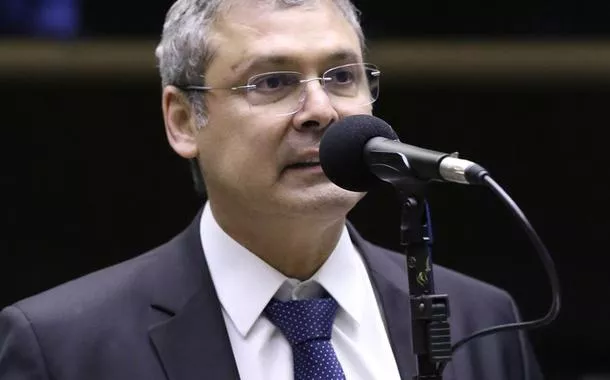 Lindbergh vai ao STF contra Cláudio Castro: ‘traição nacional’