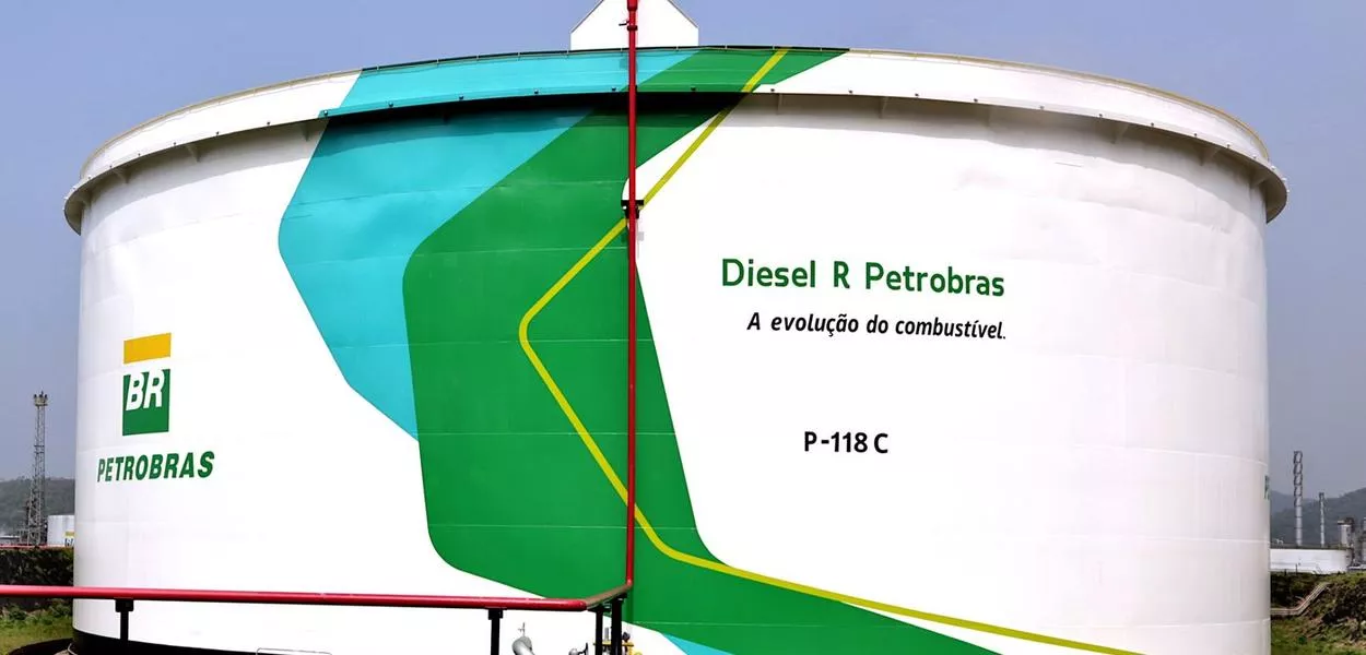 Tanque de Diesel R na Refinaria Presidente Bernardes (RPBC) em Cubatão (SP)
