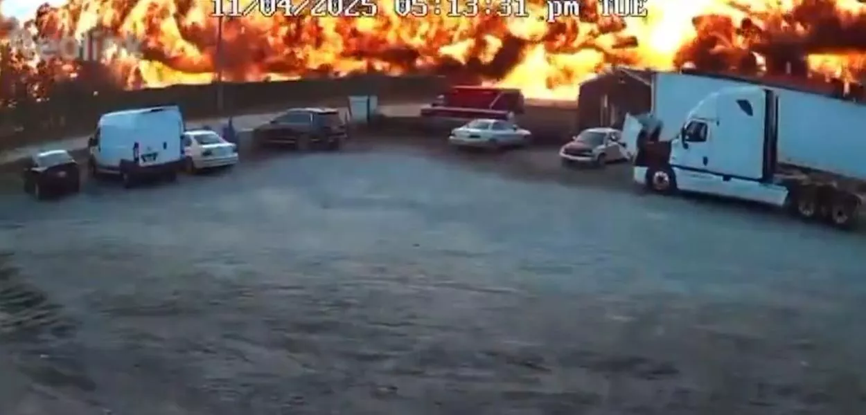 A aeronave, um modelo MD-11, seguia para Honolulu, no Havaí, em um voo de carga com duração prevista de oito horas e meia