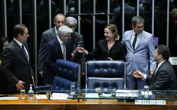 Lula deve sancionar isenção do IR até dia 11, diz Gleisi