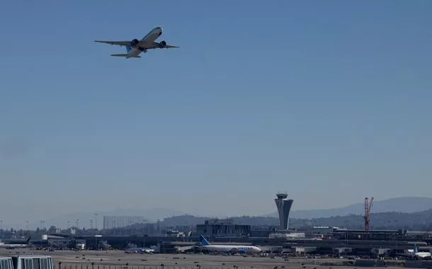 EUA ordenam corte de 10% dos voos nos principais aeroportos do país devido à paralisação do governo