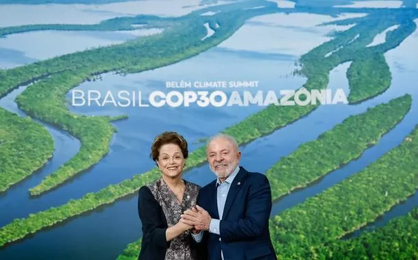 O presidente Luiz Inácio Lula da Silva com a presidenta do Novo Banco de Desenvolvimento (NBD), Dilma Rousseff, durante a recepção oficial dos chefes de Delegação da Cúpula do Clima (COP30), no Parque da Cidade, em Belém (PA) - 06/11/2025