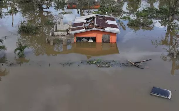 Vista aérea por drone das inundações após o furacão Melissa atingir terra firme em St. Elizabeth, na Jamaica