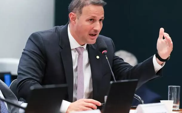 Derrite diz que vai endurecer o PL antifacção, mas não fala em incluir "terrorismo"