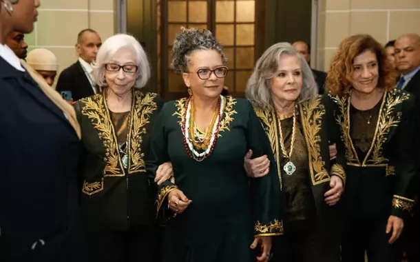 Escritora Ana Maria Gonçalves toma posse na ABL - 07/11/2025