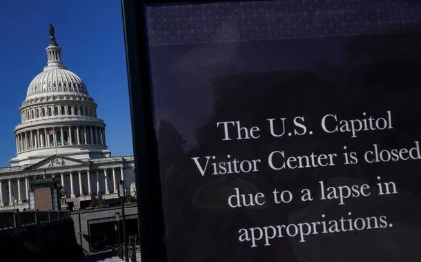 Cartel que advierte del cierre del Centro de Visitantes del Capitolio en Washington, D.C., EE. UU. - 01/10/2025