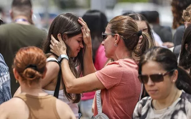 Brasília (DF) - Das "100 melhores fotos da ABR de 2024" - Candidatos chegam ao local de provas para o primeiro dia do Enem 2024 - 03/11/2024