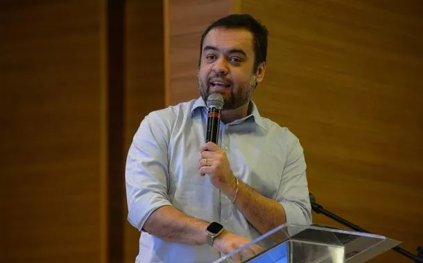 Castro vai à Conib e ataca Boulos por crítica à chacina