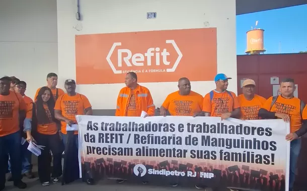Empregados demitidos da Refit protestam no RJ - 10/11/2025