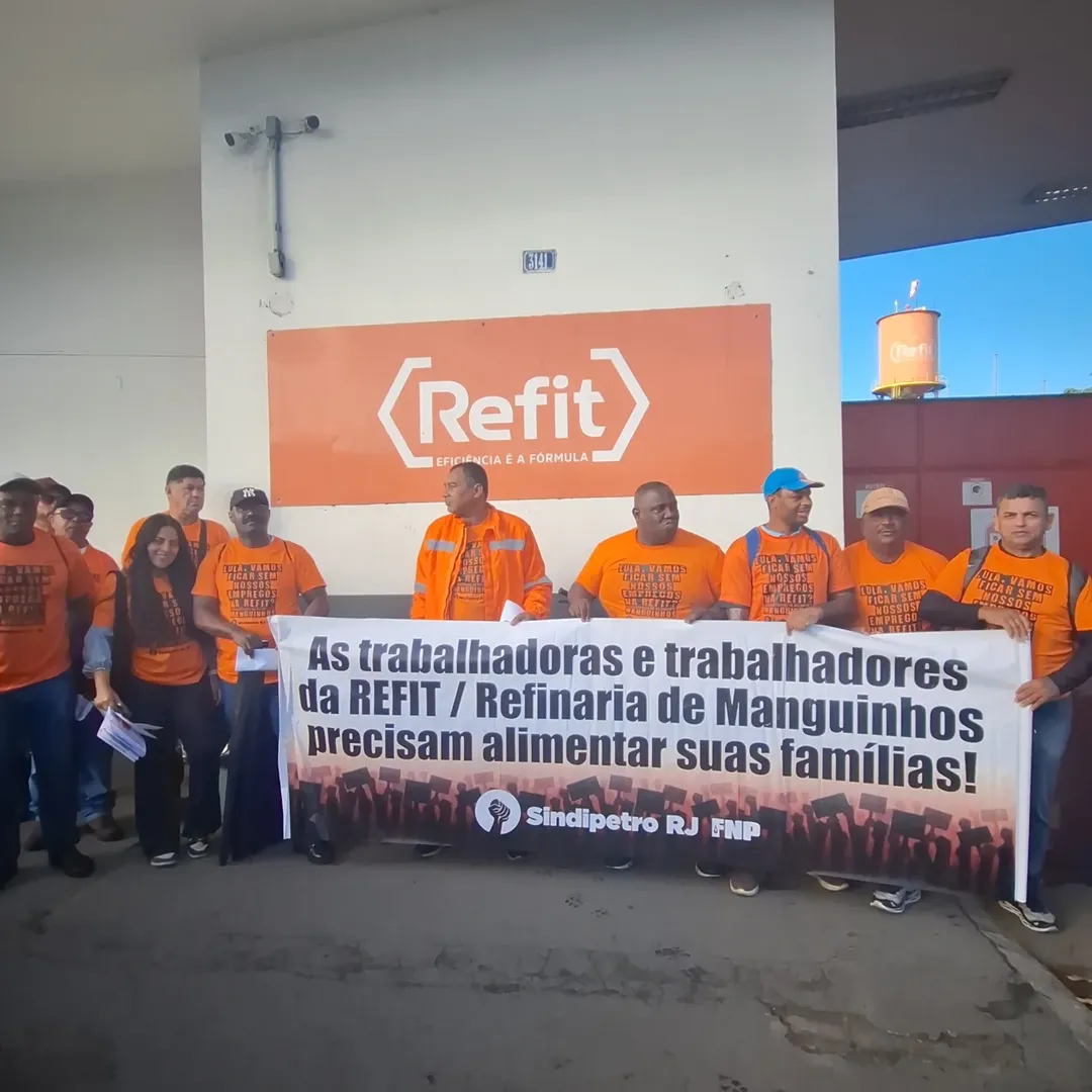 Empregados demitidos da Refit protestam no RJ - 10/11/2025