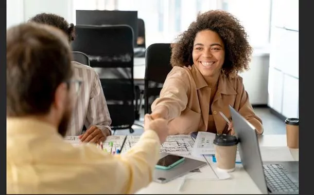 Setor de Serviços liderou as contratações (5.510); seguido pela Indústria (4.307)