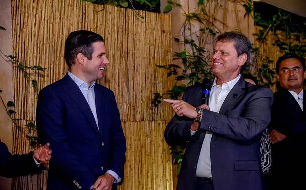 Hugo Motta e Tarcísio de Freitas