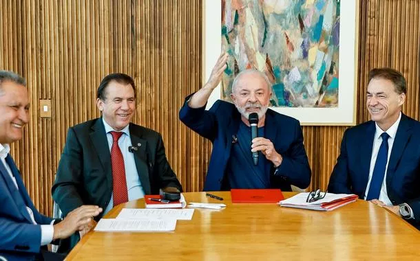 O presidente Luiz Inácio Lula da Silva durante assinatura da regulamentação do Programa de Alimentação do Trabalhador (PAT), no Palácio da Alvorada - Brasília (DF) - 11/11/2025