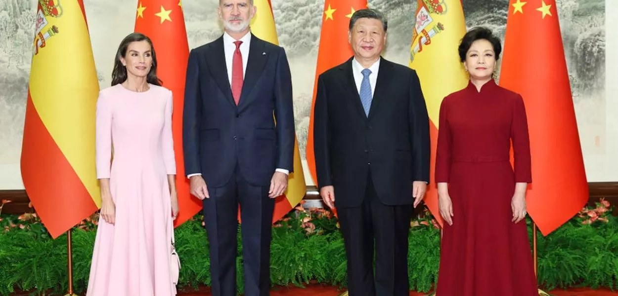 Xi Jinping reúne-se com rei da Espanha em Beijing