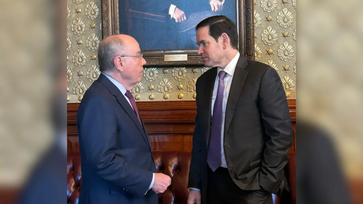 Mauro Vieira e Marco Rubio durante reunião no Canadá para discutir propostas sobre tarifas comerciais entre Brasil e Estados Unidos - 12/11/2025