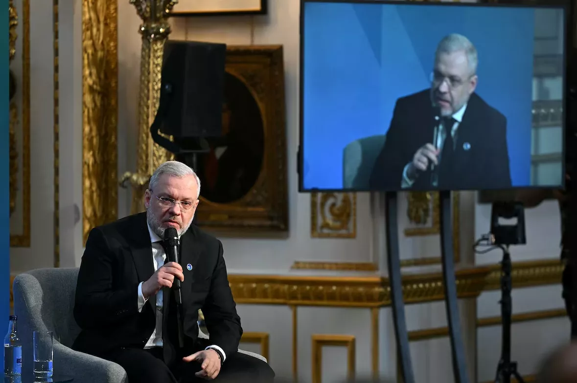 O Ministro da Energia da Ucrânia, German Galushchenko, participa de um painel de discussão na Cúpula sobre o Futuro da Segurança Energética, organizada pela Agência Internacional de Energia e pelo Governo do Reino Unido na Lancaster House, em Londres, Grã-Bretanha, em 24 de abril de 2025