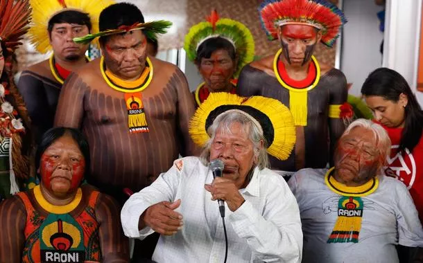 Raoni pede a Lula e Macron veto ao petróleo e ao projeto Ferrogrão