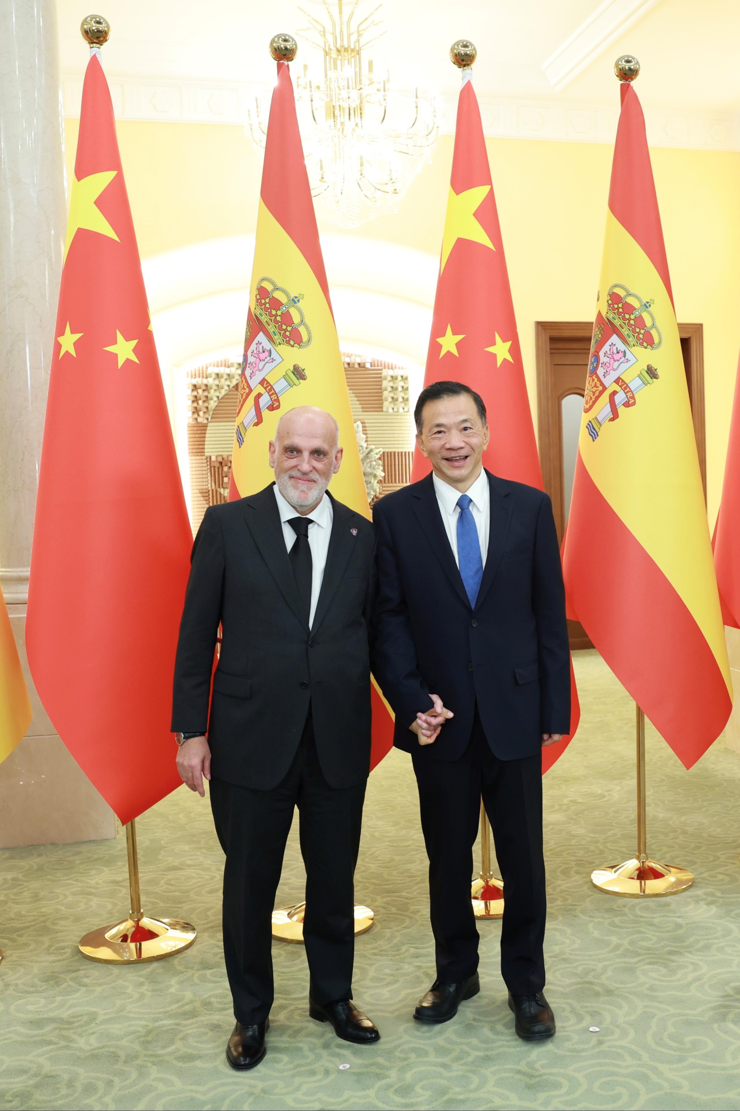 Presidente do CMG reúne-se com presidente da LaLiga