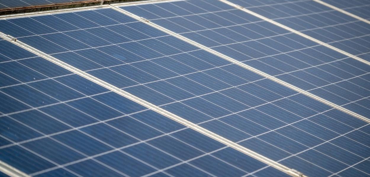Homerun Resources investe R$ 1,7 bilhão em fábrica de vidro para placas de energia solar na Bahia