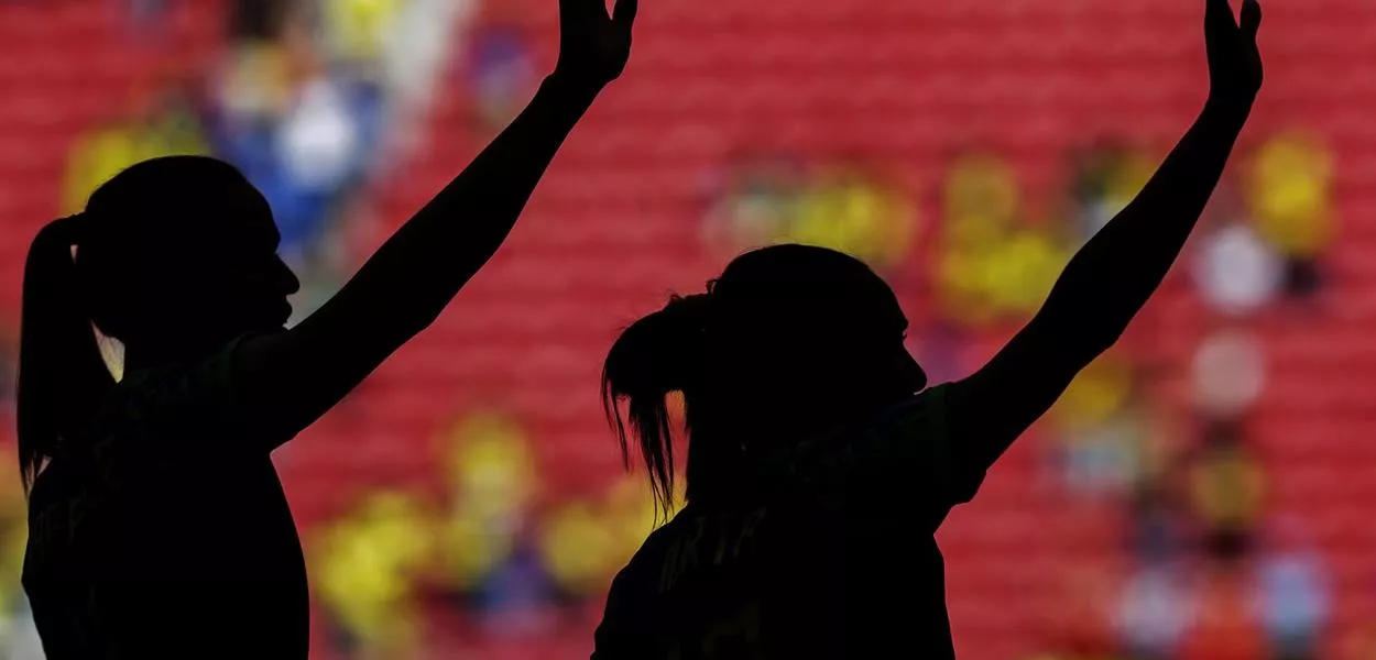 Brasília (DF) - 02/07/2023 - As jogadoras de futebol Rafaelle e Marta durante amistoso entre as seleções de Brasil e Chile 