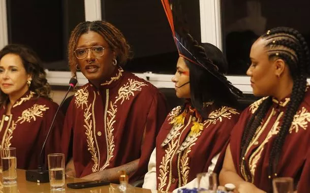 Río de Janeiro (RJ) - 14/11/2023 - El cantante Liniker y los artistas nominados toman posesión en la Academia Brasileña de Cultura.