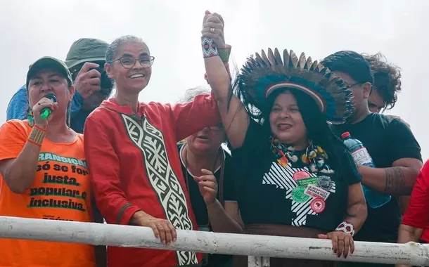 Marina Silva e Sônia Guajajara durante a Marcha Global pelo Clima, em Belém - 15/11/2025