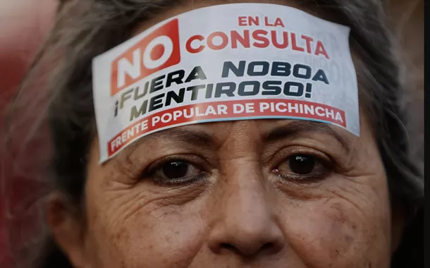 Equatoriana protesta contra agenda de Noboa