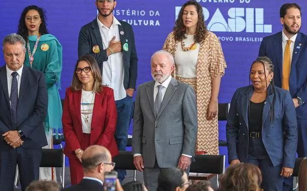 Lula envia Plano Nacional de Cultura ao Congresso e defende “guerrilha democrática cultural”