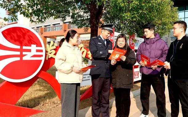 Xi Jinping pede mais que sejam feitos mais esforços na administração integral do país conforme a lei