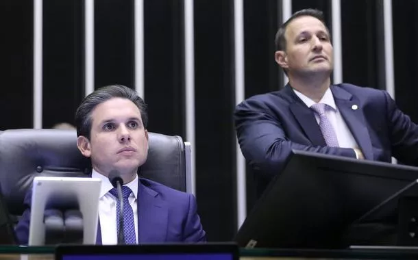 Hugo Motta e Guilherme Derrite no plenário da Câmara dos Deputados - 18/11/2025