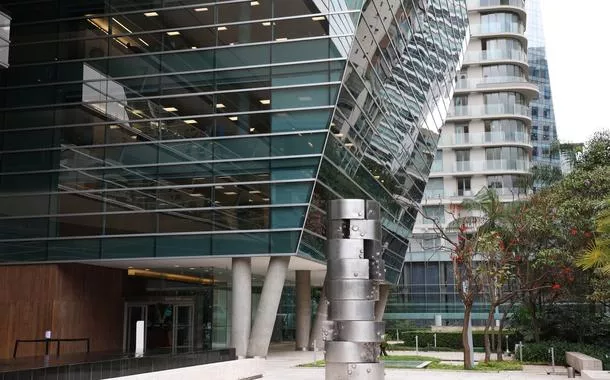 São Paulo (SP) - 03/07/2025 - Fachada do prédio do banco Itaú na Avenida Brigadeiro Faria Lima 