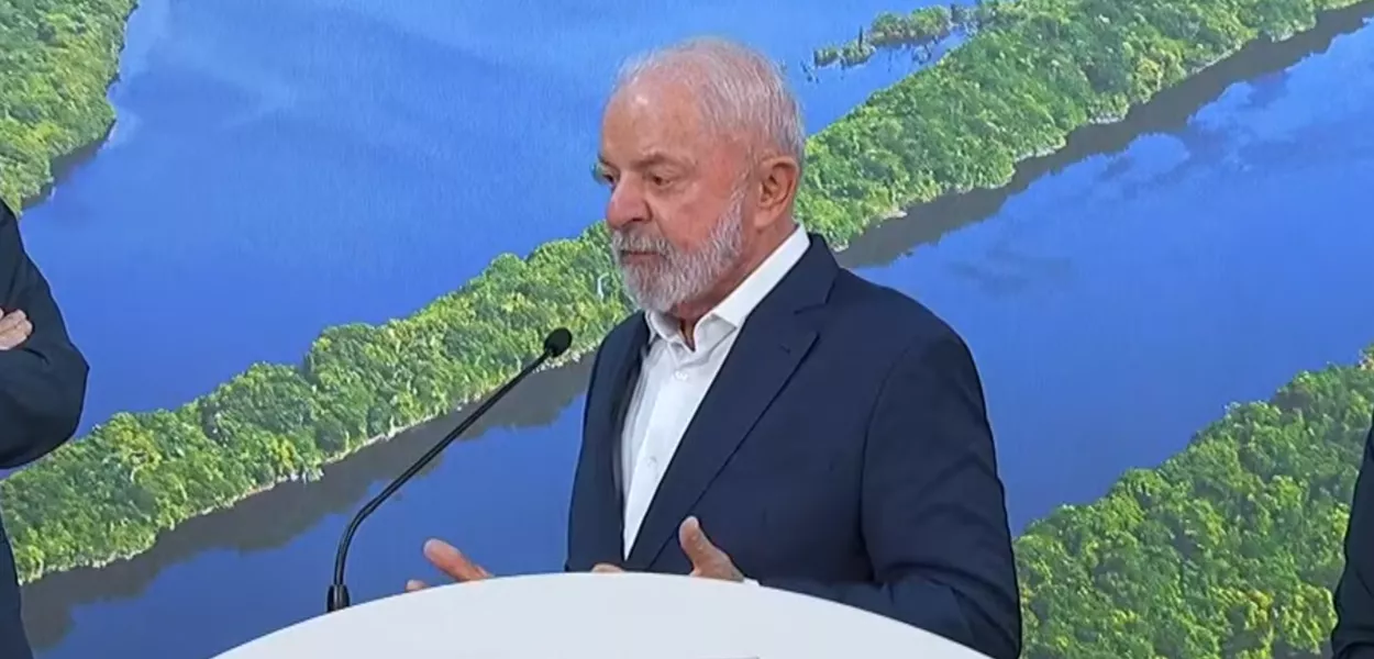 Lula fala a jornalistas na COP30, em Belém