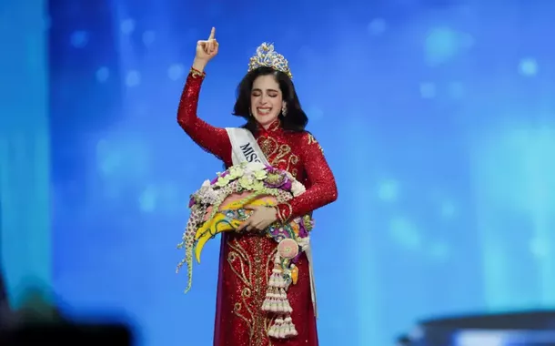 Fatima Bosch, do México, coroada Miss Universo