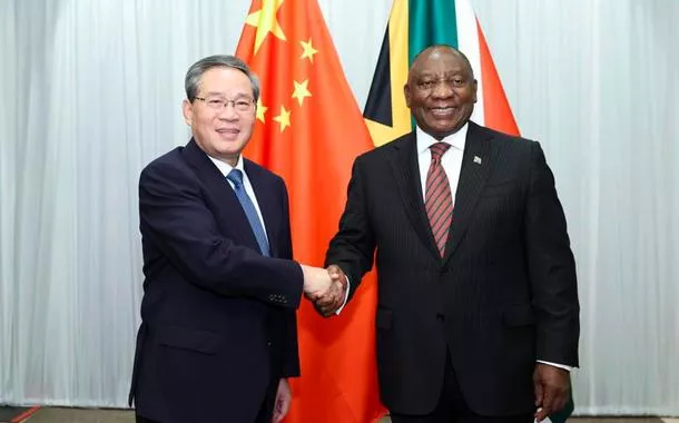 China pronta para aprofundar confiança política mútua com África do Sul, diz premiê Li