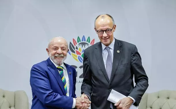O presidente Luiz Inácio Lula da Silva e o chanceler alemão, Friedrich Merz, em reunião na África do Sul, às margens da Cúpula do G20 - 22/11/2025
