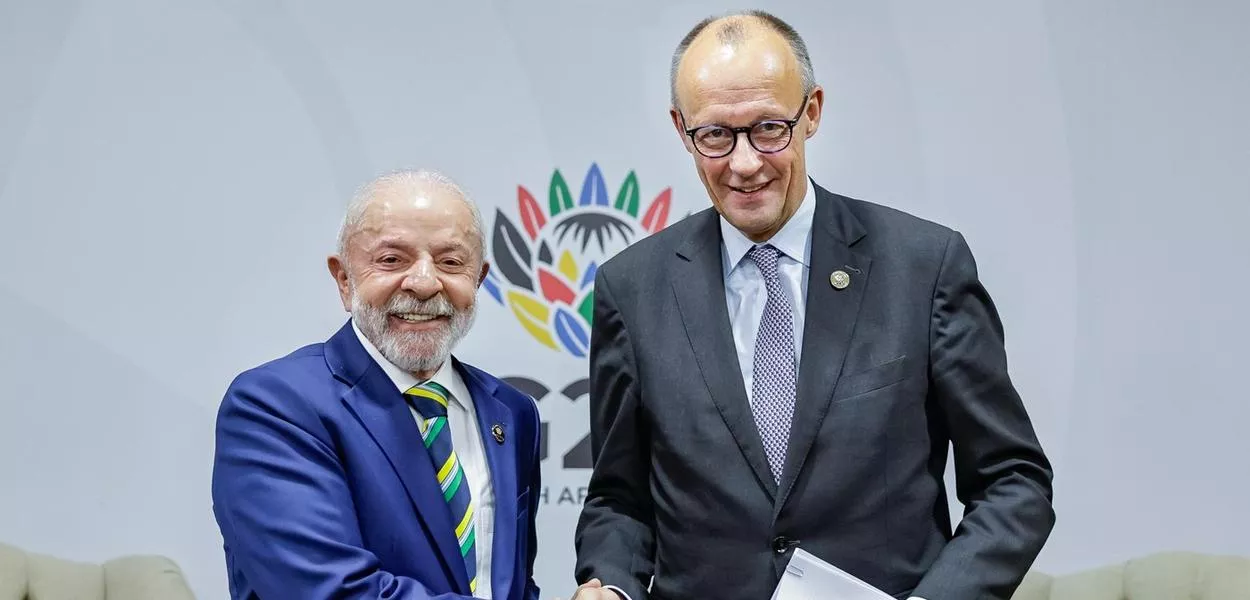 O presidente Luiz Inácio Lula da Silva e o chanceler alemão, Friedrich Merz, em reunião na África do Sul, às margens da Cúpula do G20 - 22/11/2025