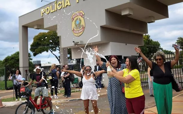 Bolsonaro só poderá deixar o regime fechado a partir de 2030, dependendo de interpretação do STF