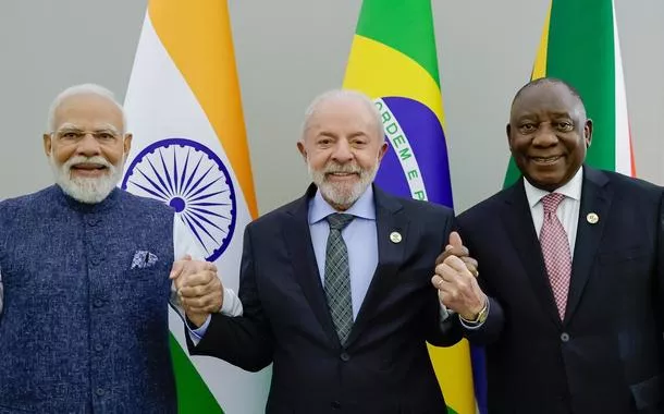 Índia, Brasil e África do Sul reforçam aliança diante de ofensiva de Trump, aponta Bloomberg