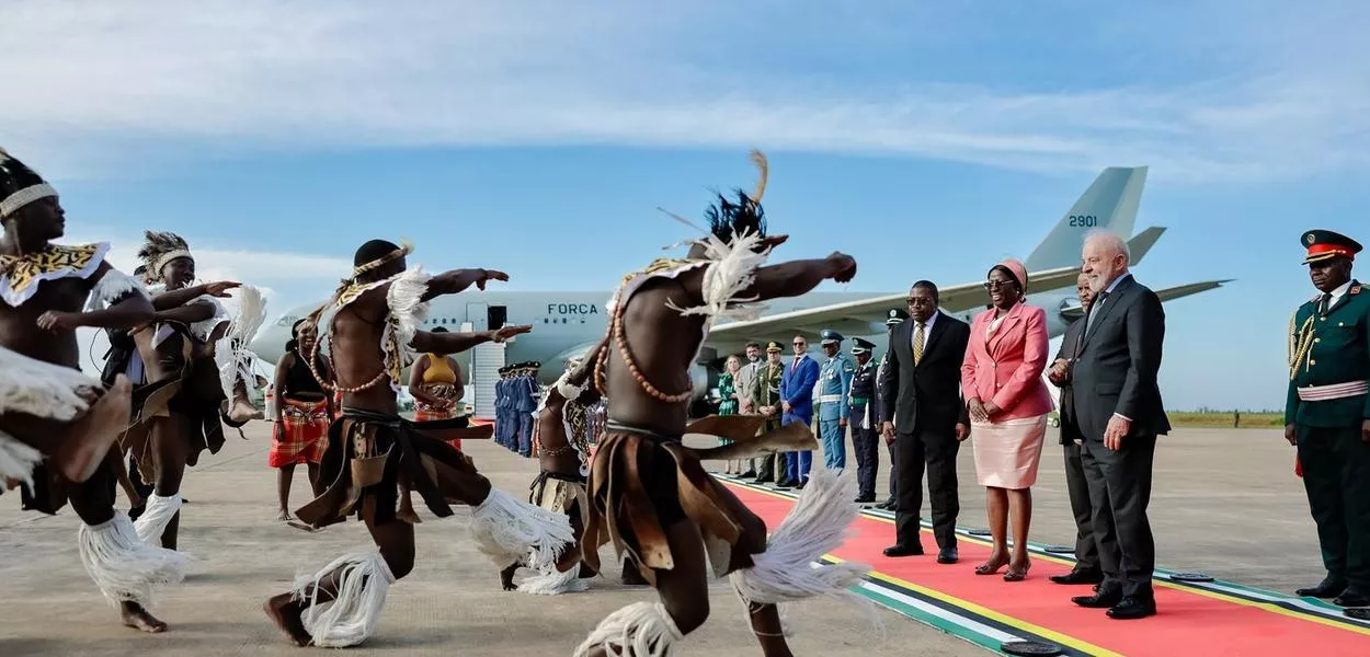 O presidente Luiz Inácio Lula da Silva chega a Maputo, Moçambique - 23/11/2025